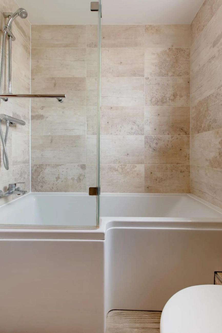 Double Room Edmonton Green, London N9 Экстерьер фото