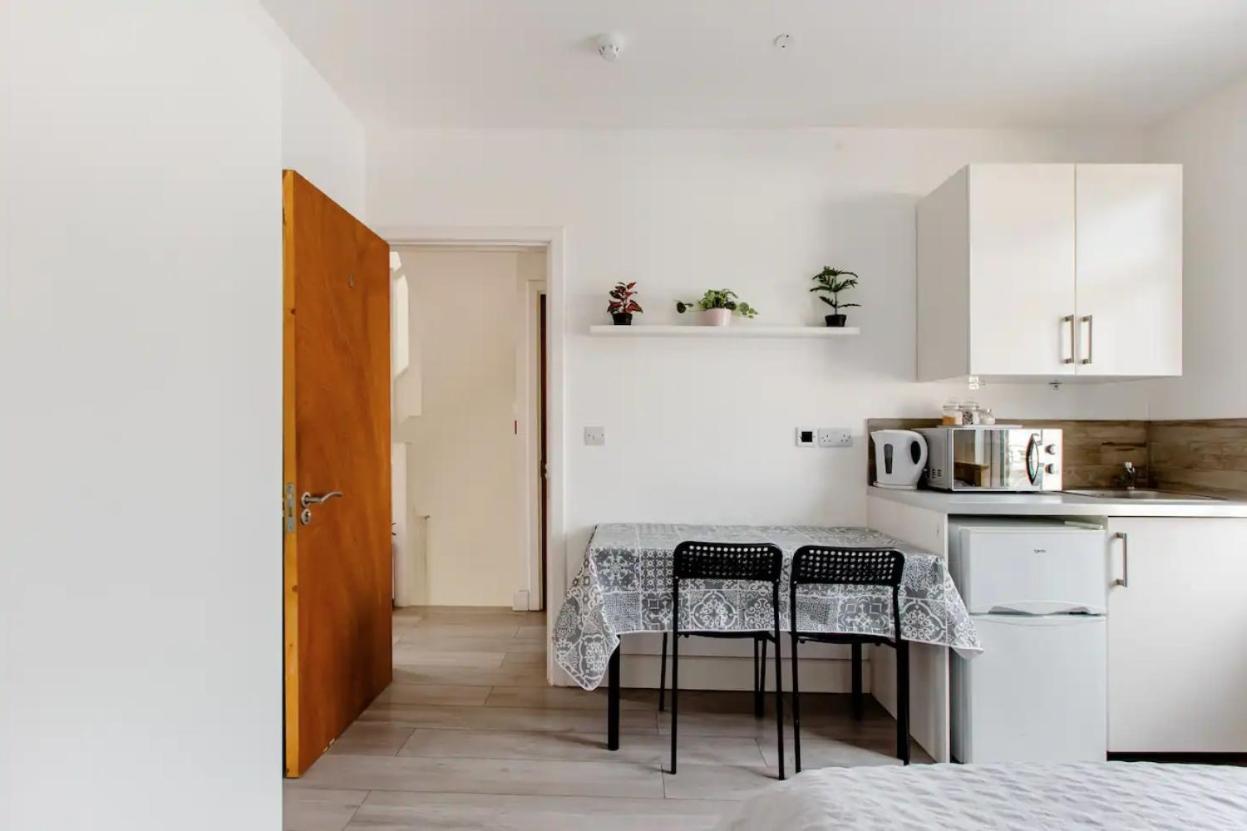 Double Room Edmonton Green, London N9 Экстерьер фото